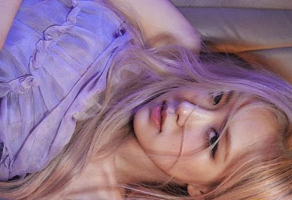 Vừa debut, Rosé vượt mặt BLACKPINK, phá kỷ lục pre-order chỉ trong 12 tiếng