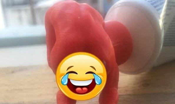Xuất hiện kem đánh răng có đầu nặn phiên bản "người đàn ông ngồi xổm"