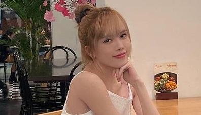 Thiều Bảo Trâm lại "bão Instagram" với loạt ảnh búi tóc lạ mắt