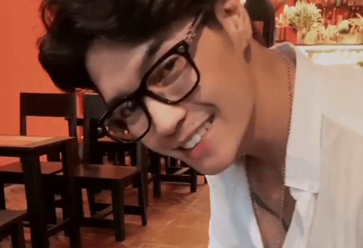 Chỉ chơi đùa với chó cưng, Huy Trần "đốn tim" chị em với vẻ đẹp "chuẩn nam thần"