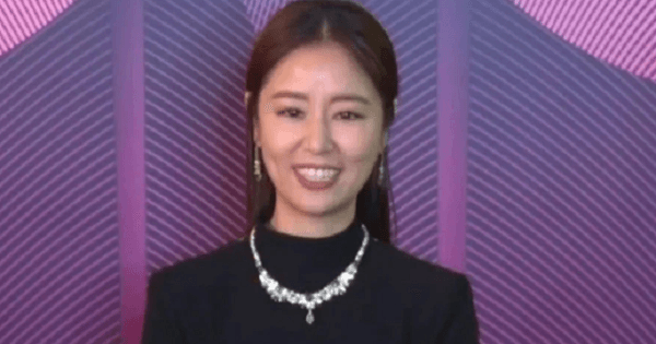 Lâm Tâm Như lộ làn da bóng dầu và gương mặt cứng đơ qua camera thường