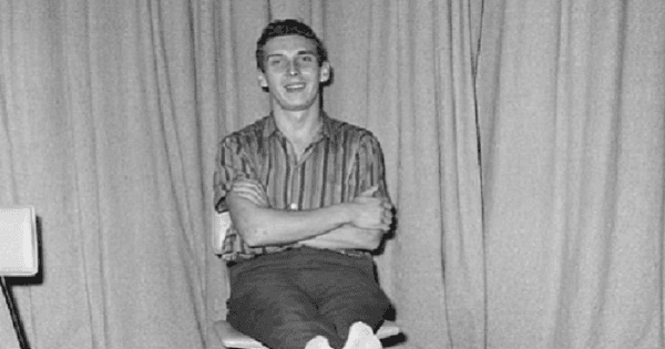 Hết tiền mua vé máy bay, chàng trai đóng gói mình thành bưu kiện để về nhà