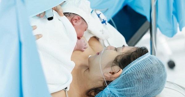 Chúng Huyền Thanh vừa hạ sinh con trai thứ 2, dung mạo em bé giống mẹ đến bất ngờ