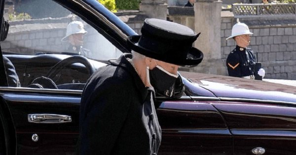 Nữ hoàng Anh bật khóc, đứng lặng người trong đám tang Hoàng thân Philip