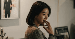 "Điên nữ" Seo Ye Ji xinh đẹp bất chấp drama trong loạt ảnh hậu trường mới