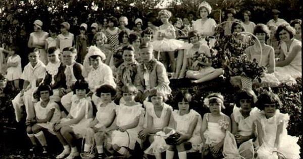 Người phụ nữ sinh con nhiều nhất thế giới với 16 lần sinh đôi, 7 lần sinh ba và 4 lần sinh tư