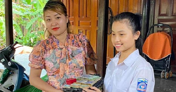 Hà Tĩnh: Nhặt được gần nửa tỷ, nữ sinh nghèo đứng đợi trả lại cho người mất
