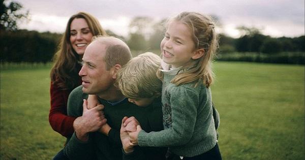 Công nương Kate đăng ảnh và video ngọt ngào kỷ niệm 10 năm ngày cưới