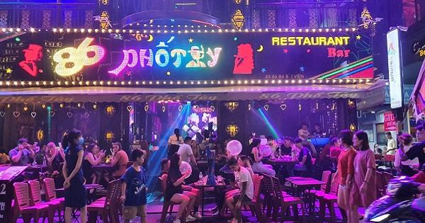 TP.HCM: Tạm dừng hoạt động quán bar, vũ trường, karaoke từ 18h ngày 30/4