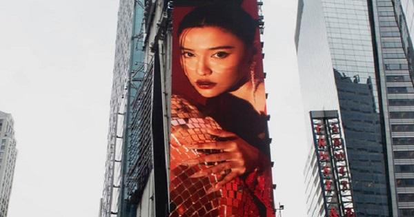 Bích Phương xuất hiện trên banner quảng cáo tại Quảng trường Thời đại ở Mỹ