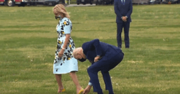 Khoảnh khắc Tổng thống Biden hái hoa ven đường tặng vợ làm dậy sóng MXH