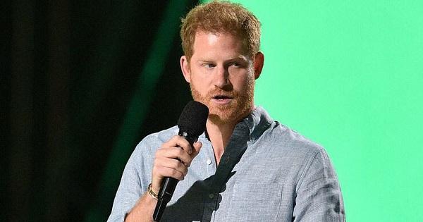 Harry bị chỉ trích "đạo đức giả" sau bài phát biểu tại concert quy tụ sao hạng A