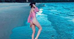 "Bạn gái tin đồn" Quang Hải gia nhập đường đua diện áo tắm khoe dáng "ngon" chào hè