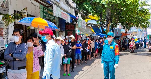 Lãnh đạo đính chính TP.HCM không xét nghiệm Covid-19 toàn bộ người dân