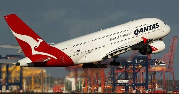 Hãng bay Qantas Airways dự tính tặng vé cho khách đã tiêm vaccine Covid-19