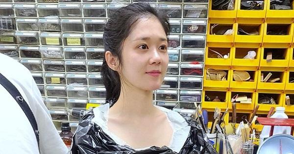 Jang Nara mặt mộc trẻ trung ở tuổi 40 qua ảnh camera thường