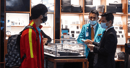 Màn tư vấn Quang Hải mua hàng của Công Phượng: "Mình là người có tiền mà"