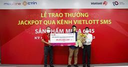 Người đàn ông ở TP.HCM trúng độc đắc 30 tỷ nhờ kiên trì bỏ 50 nghìn mỗi ngày mua vé số trong suốt 5 năm