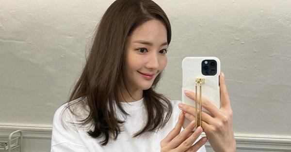 Park Min Young chụp selfie không app, nhan sắc thế nào mà hút triệu like?