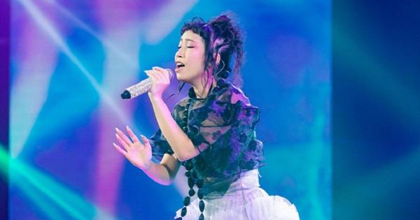 Sau vụ "nửa tây nửa ta", con gái Mỹ Linh được khen khi hát ca khúc 100% tiếng Việt