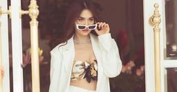 Vừa dọn về biệt thự ở cùng Vũ Khắc Tiệp, Ngọc Trinh liền lên đồ khoe dáng