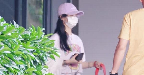 Giữa tin đồn tái hợp, Triệu Lệ Dĩnh bị bắt gặp về nhà Phùng Thiệu Phong