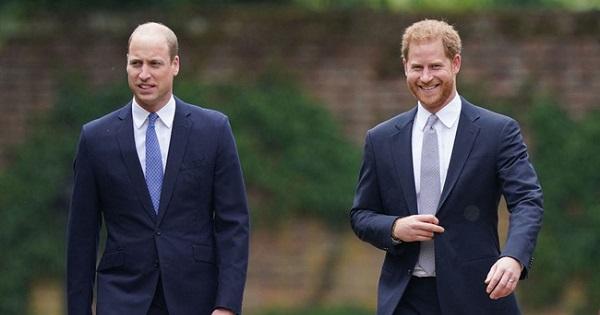 Bạn bè hé lộ ẩn tình phía sau nụ cười gượng của William với Harry trong lễ khánh thành tượng mẹ