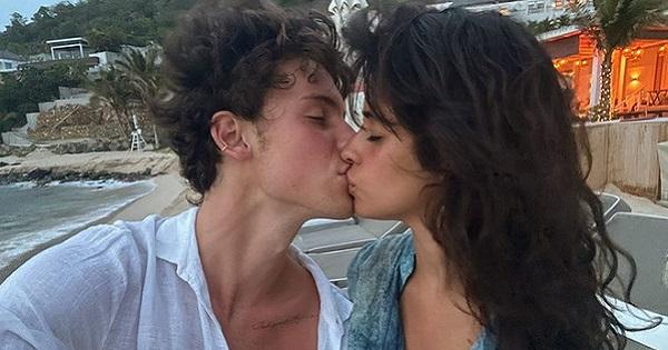 Shawn Mendes và Camila Cabello đăng ảnh tình tứ kỷ niệm 2 năm yêu