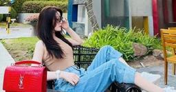 Quang Hải nhìn đắm đuối fan girl, bồ tin đồn liền có động thái nhắc khéo