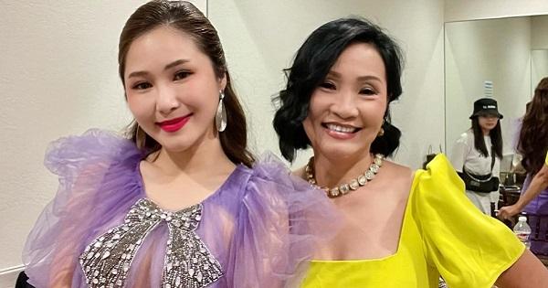 Xuất hiện bên Hồng Đào, Hương Tràm khiến fan không nhận ra