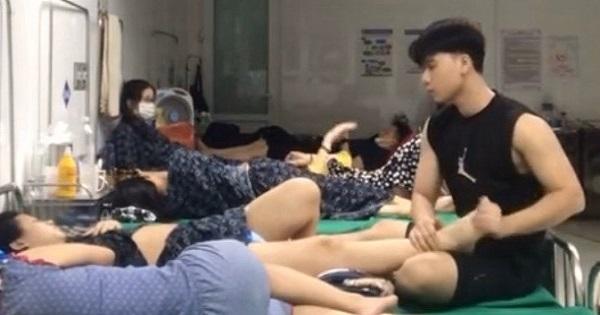 Anh chồng điển trai nhận "bão like" khi ngồi bóp chân cho vợ trong viện