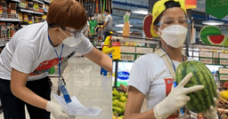 H'Hen Niê, Đại Nghĩa và dàn nghệ sĩ hỗ trợ người dân đi chợ mùa dịch