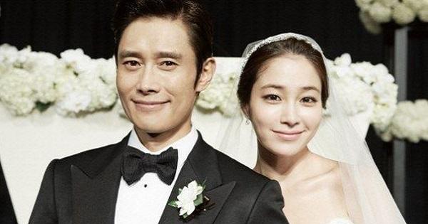 Vợ công khai nói điều gì mà "tình cũ Song Hye Kyo" Lee Byung Hun leo top?