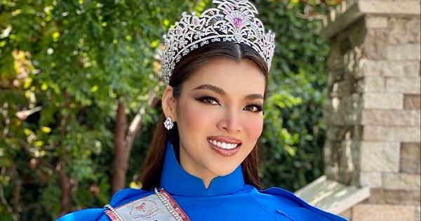 Hoa hậu chuyển giới Trân Đài duyên dáng trong tà áo dài Việt trên đất Mỹ