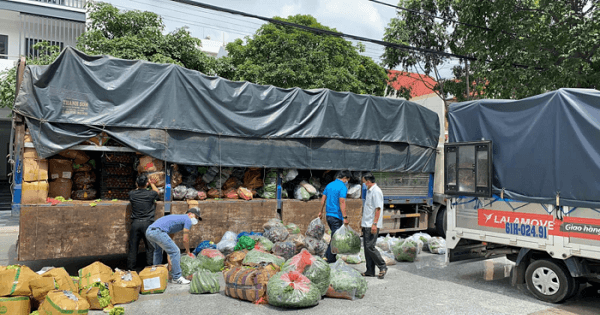 Hỗ trợ hàng tấn rau củ cho công nhân ở Bình Dương, Cường Đô La ghi điểm nhờ tiết nhỏ này