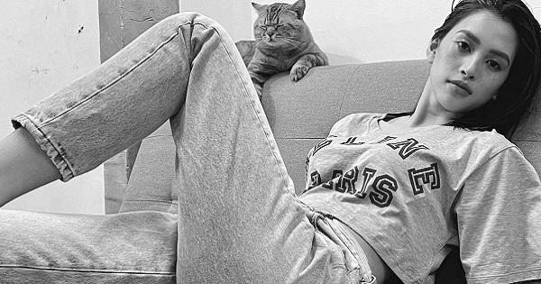 Đẳng cấp nhan sắc của Tiểu Vy, đăng ảnh mộc mạc "so deep" vẫn bão like