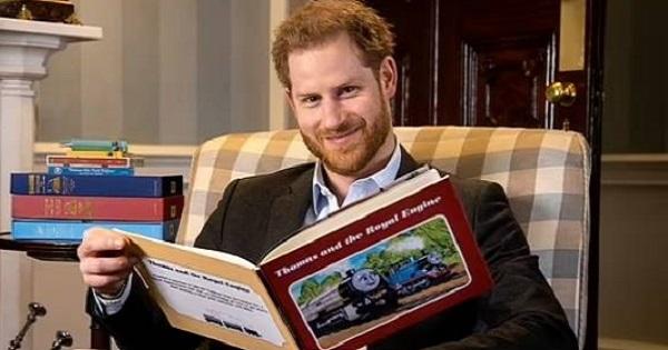 Harry ký hợp đồng triệu đô viết 4 cuốn sách, một quyển sẽ ra mắt sau khi Nữ hoàng qua đời