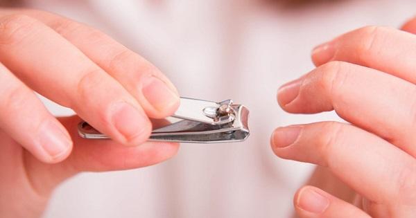 Cắt móng tay, móng chân thành hình tròn hay hình vuông mới đúng?