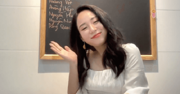 Bố 47 tuổi vẫn xem livestream cô giáo Minh Thu, con gái chỉ nói đúng 1 câu