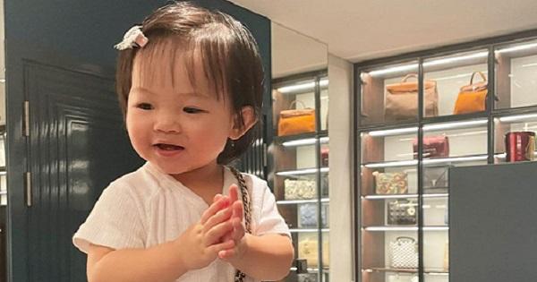 Con gái Cường Đô La chuẩn richkid, đeo túi ngàn đô đi dạo... quanh nhà