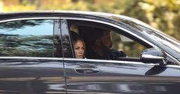 Ben Affleck lại chở Jennifer Lopez đi xem nhà, ngày cưới cận kề?