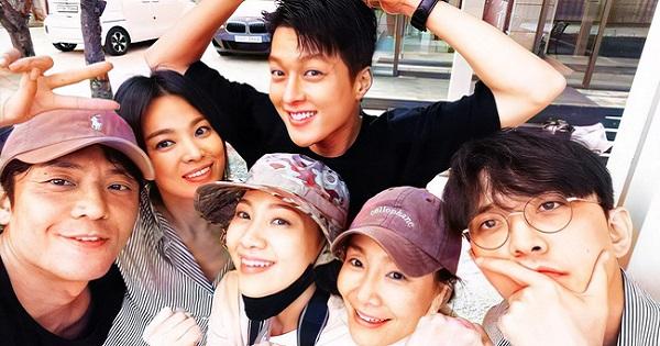 Lần đầu công khai xuất hiện "tình trẻ" kém 11 tuổi, Song Hye Kyo bị chê già