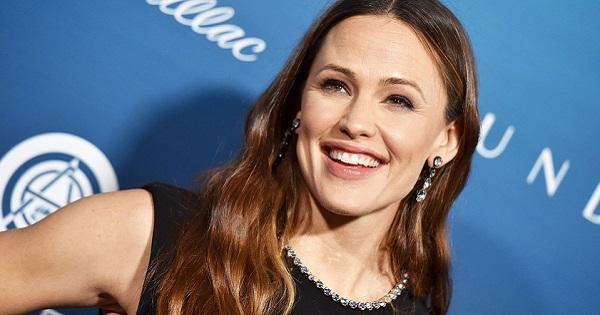 Nhan sắc Jennifer Garner sau 2 năm được bình chọn là "người phụ nữ đẹp nhất thế giới"