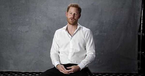 Khen ngợi vợ chồng nữ hoàng Anh, Harry bị dư luận chỉ trích "đạo đức giả"