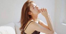 MC Khánh Vy cũng có lúc cãi lời mẹ để đăng ảnh... nội y lên MXH