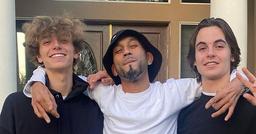 Hai quý tử nhà Britney Spears bất ngờ trổ mã điển trai như tài tử ở tuổi 15