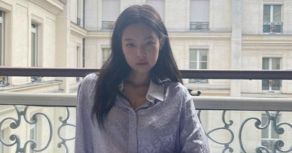 Jennie (BLACKPINK) tung bộ ảnh gợi cảm tại Paris, đôi chân săn chắc "chiếm sóng"