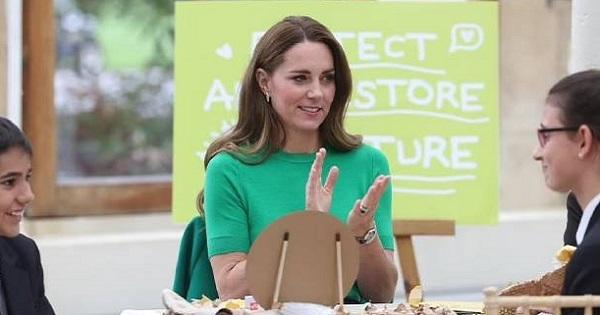 Công nương Kate mặc lại áo cũ 5 năm trước để tham dự sự kiện