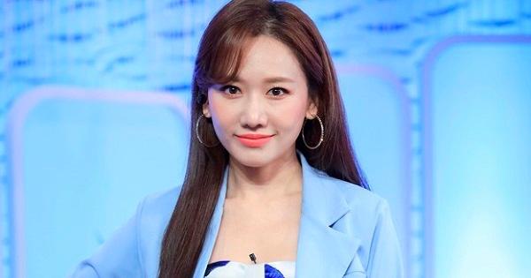 Điểm thi các môn tiếng Việt của Hari Won toàn 8, 9, netizen thắc mắc lý do viết status lại sai chính tả nhiều như thế?