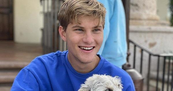 Ngoại hình trổ mã điển trai, nam tính của quý tử duy nhất nhà tỷ phú Bill Gates